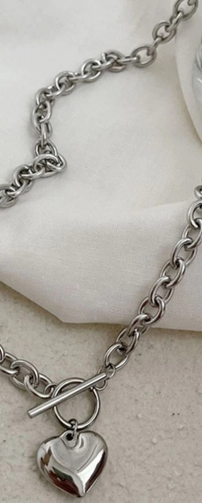 Simple Heart Necklace - Picture 5 of 6